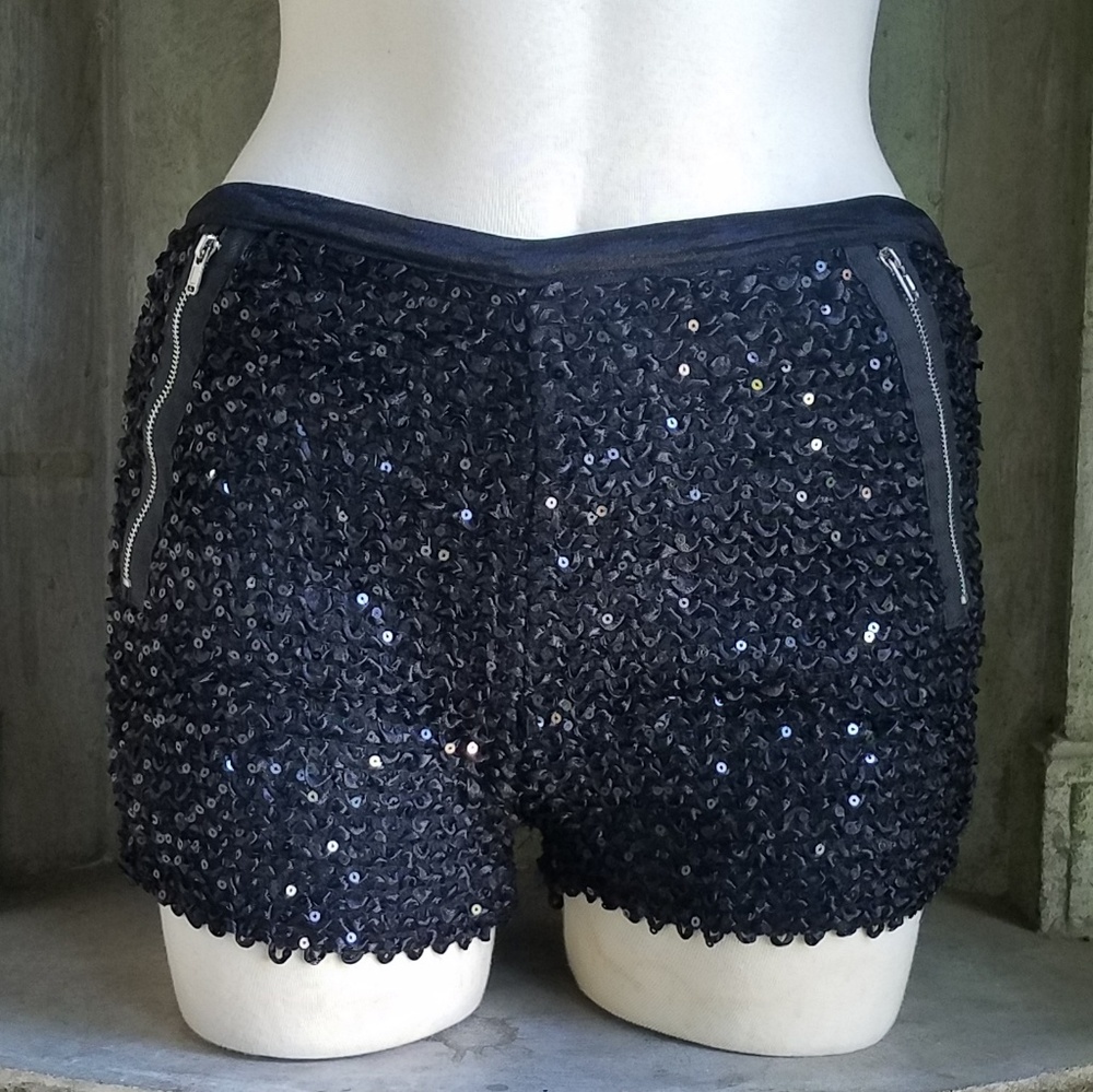 Sparkly sequin stretchy shorts M/L